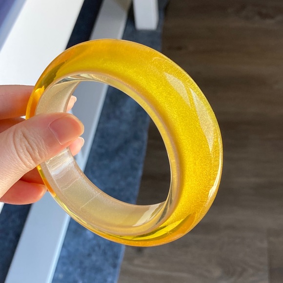 Vintage Chunky Asymmetrical Gold Lucite Bangle Bracelet - Picture 5 of 12